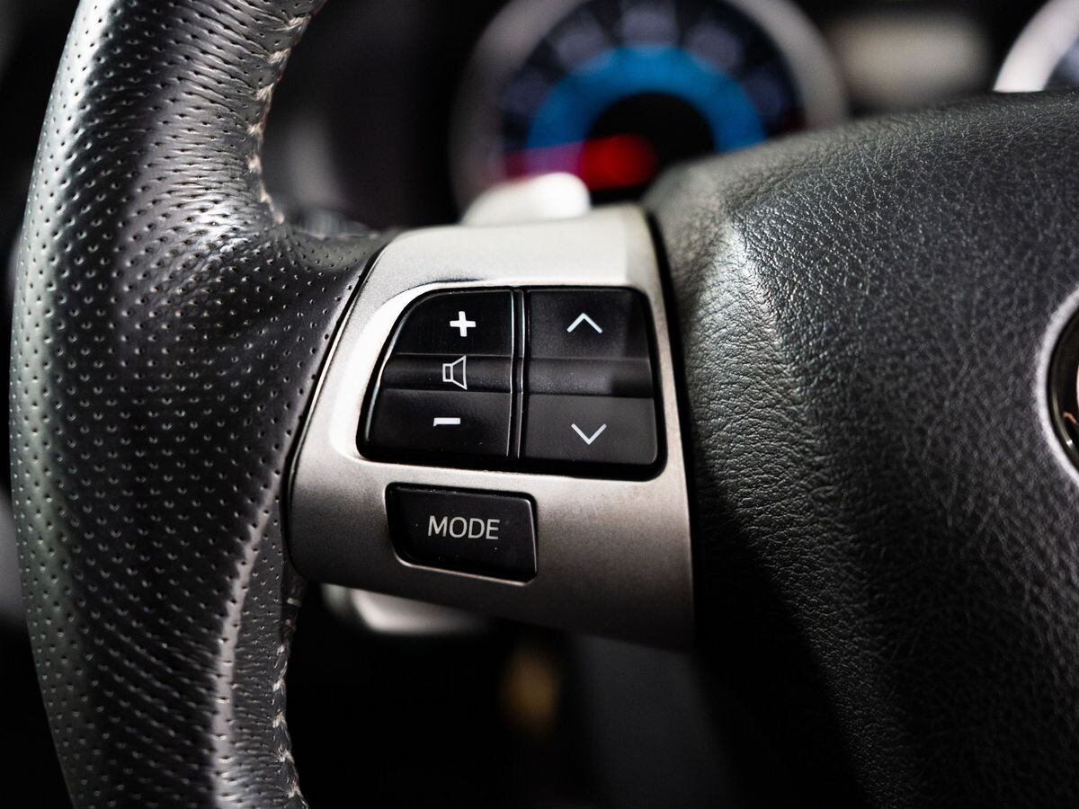 Toyota Wish 2010 - фото автомобиля