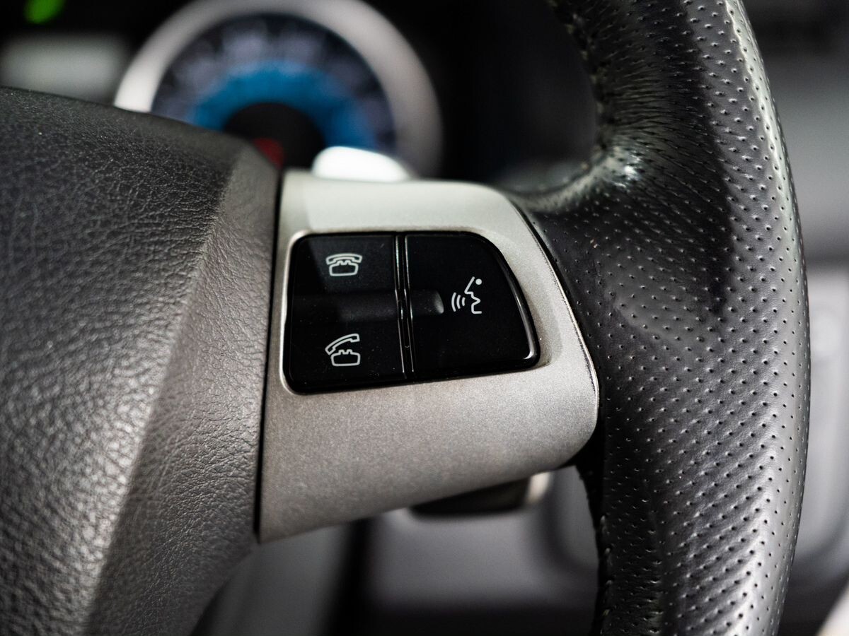 Toyota Wish 2010 - фото автомобиля