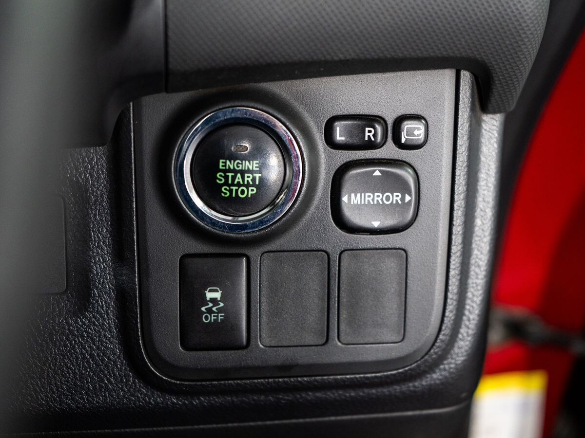 Toyota Wish 2010 - фото автомобиля