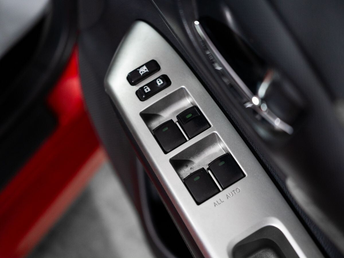 Toyota Wish 2010 - фото автомобиля