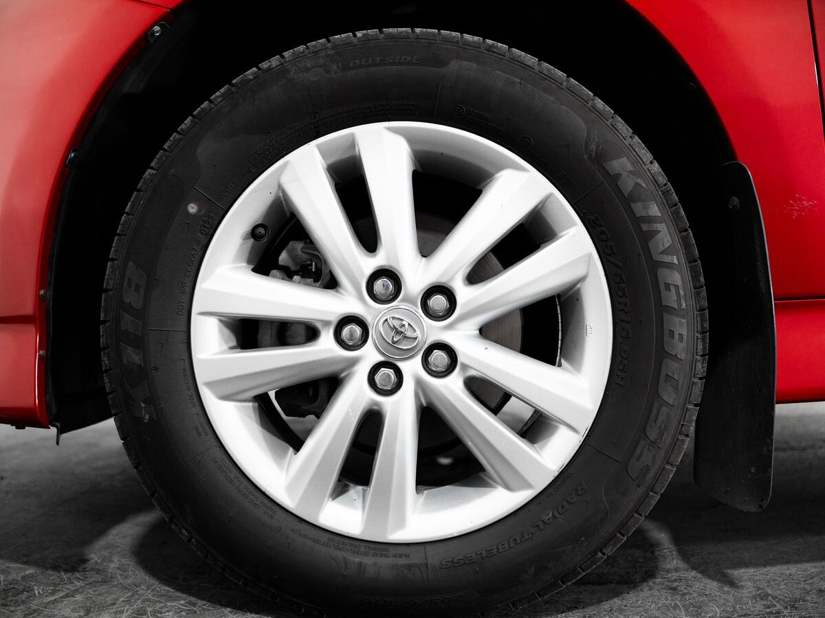 Toyota Wish 2010 - фото автомобиля