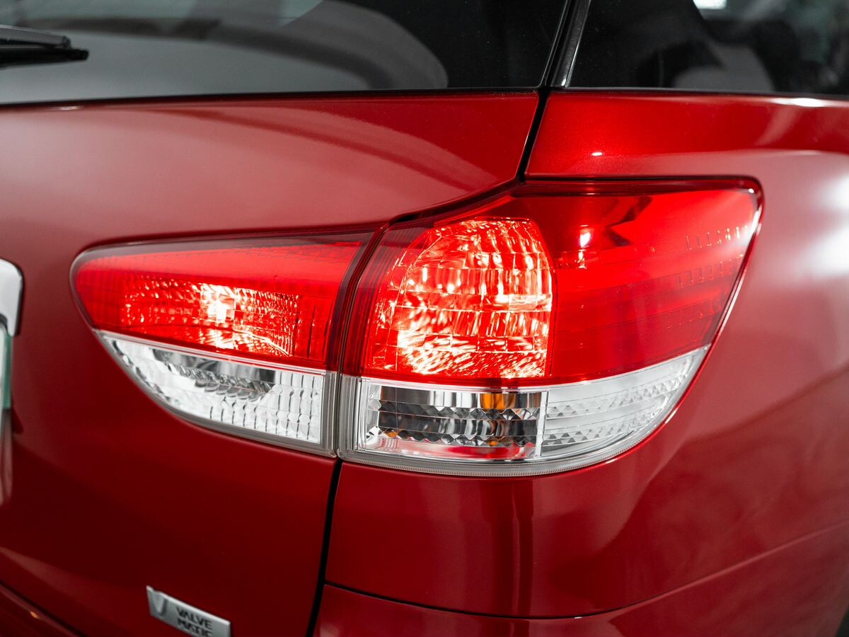 Toyota Wish 2010 - фото автомобиля