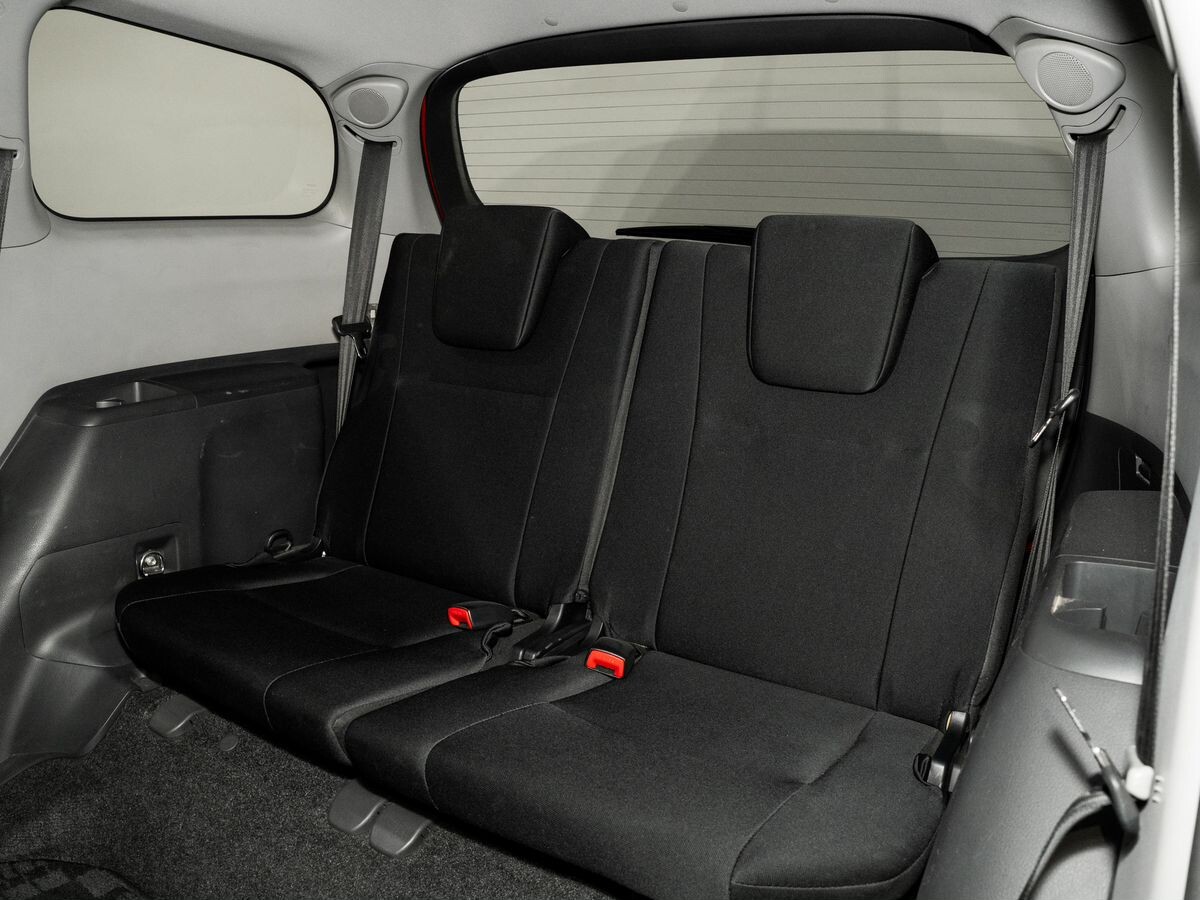 Toyota Wish 2010 - фото автомобиля