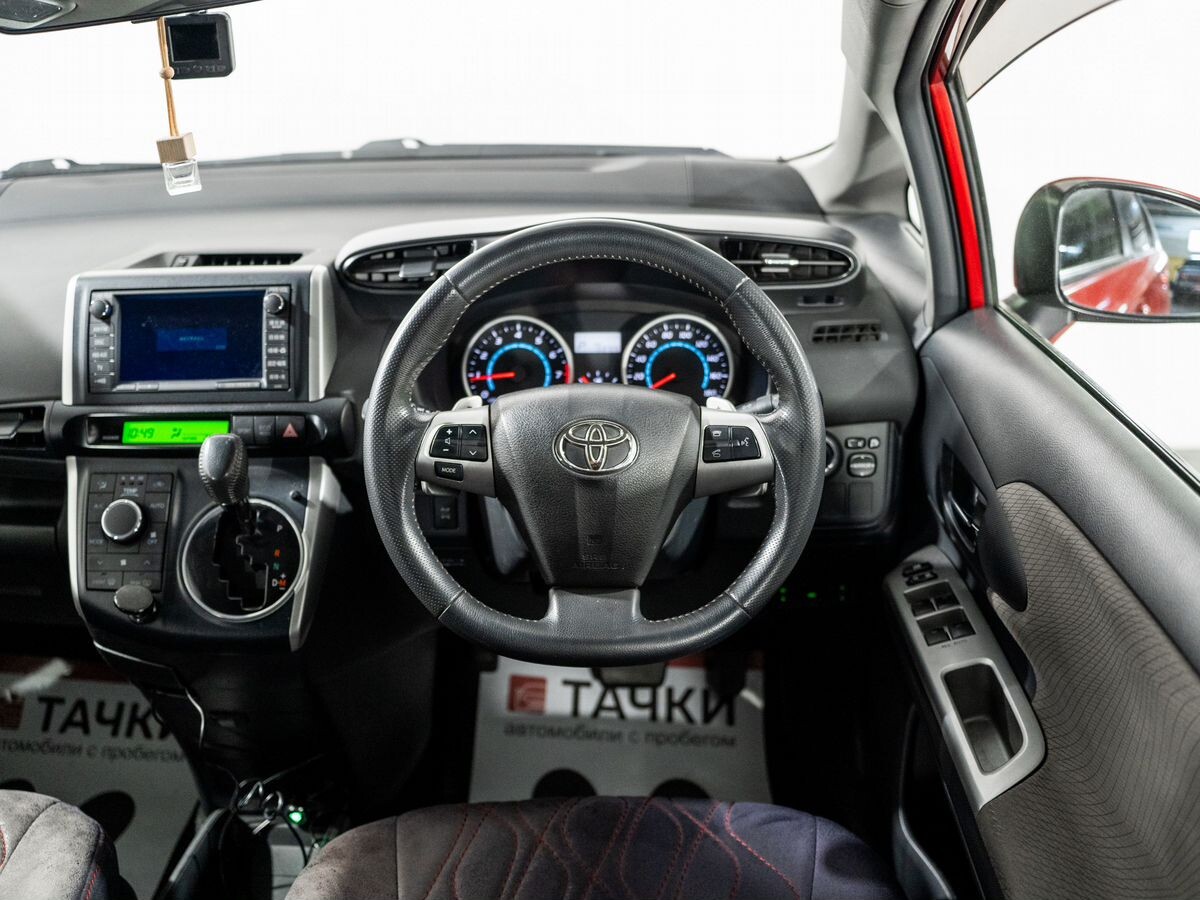 Toyota Wish 2010 - фото автомобиля