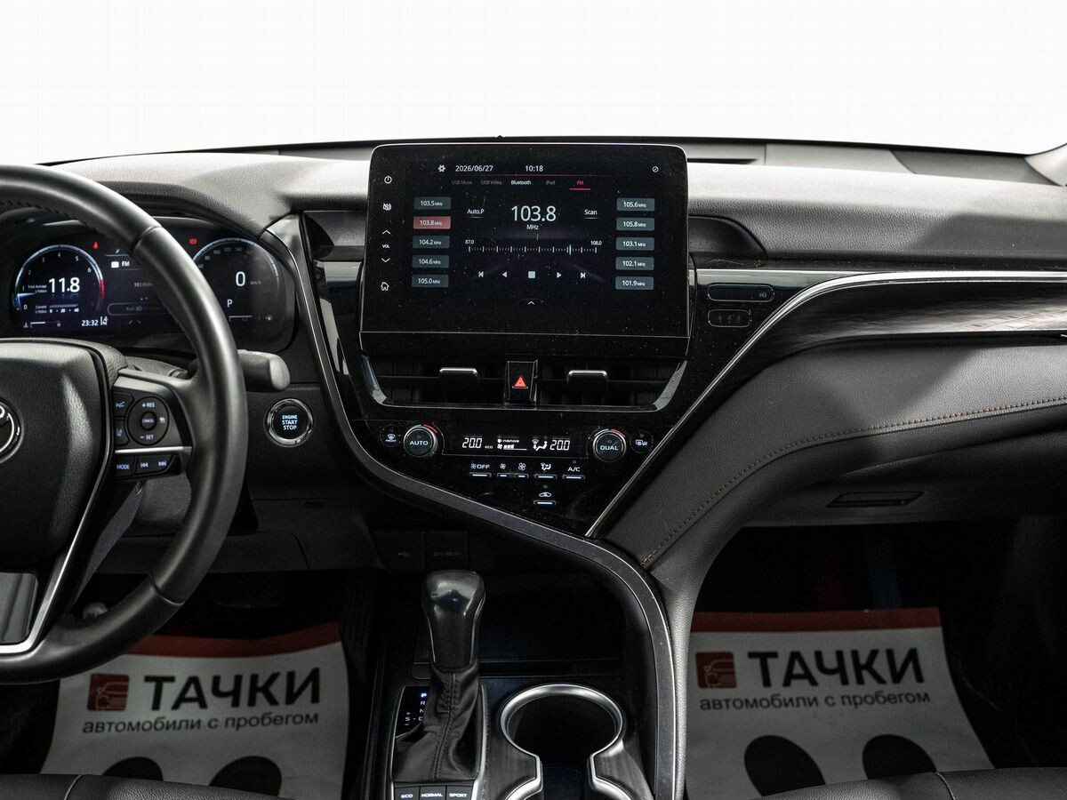 Toyota Camry 2021 - фото автомобиля