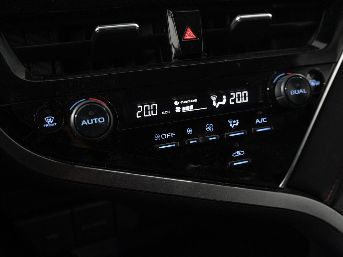 Toyota Camry 2021 - фото автомобиля
