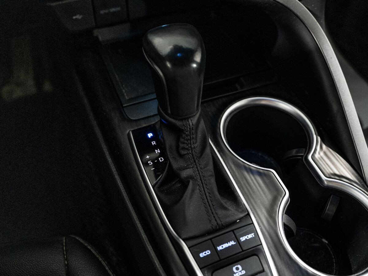 Toyota Camry 2021 - фото автомобиля