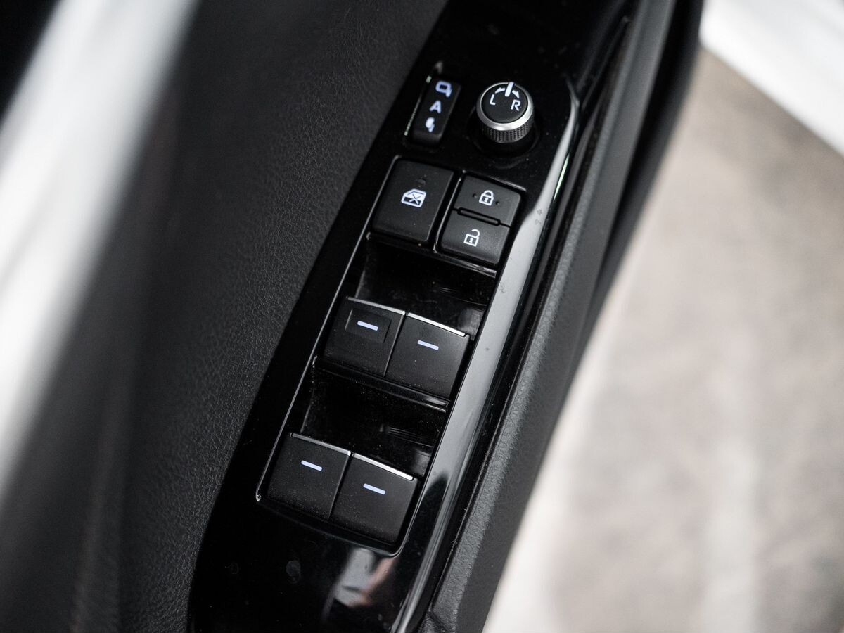Toyota Camry 2021 - фото автомобиля
