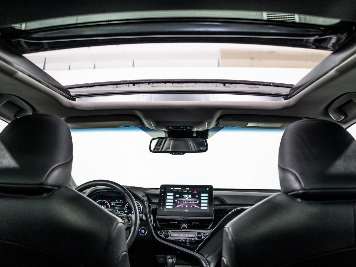 Toyota Camry 2021 - фото автомобиля