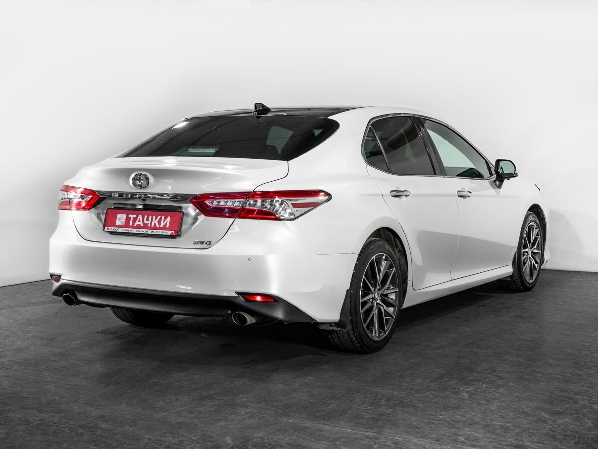 Toyota Camry 2021 - фото автомобиля