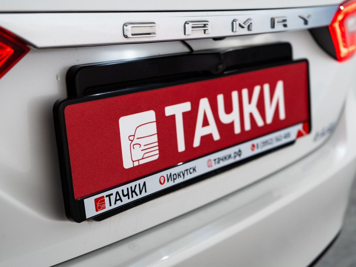 Toyota Camry 2021 - фото автомобиля