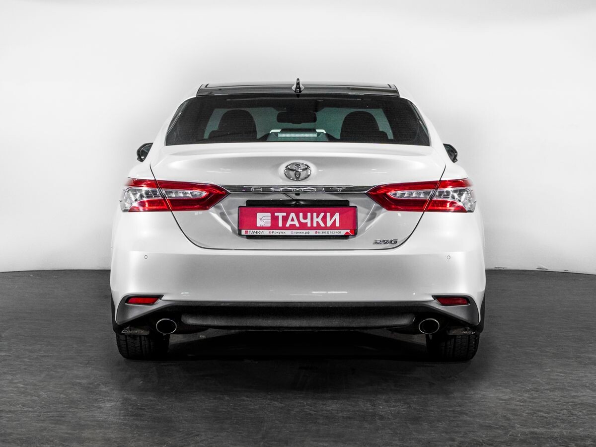 Toyota Camry 2021 - фото автомобиля