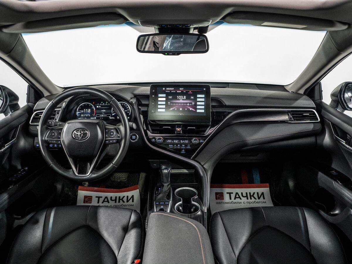 Toyota Camry 2021 - фото автомобиля