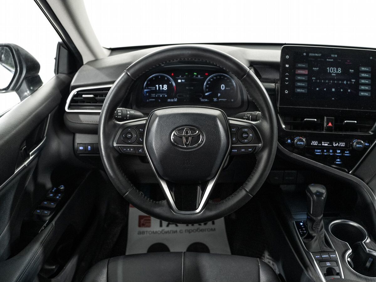 Toyota Camry 2021 - фото автомобиля