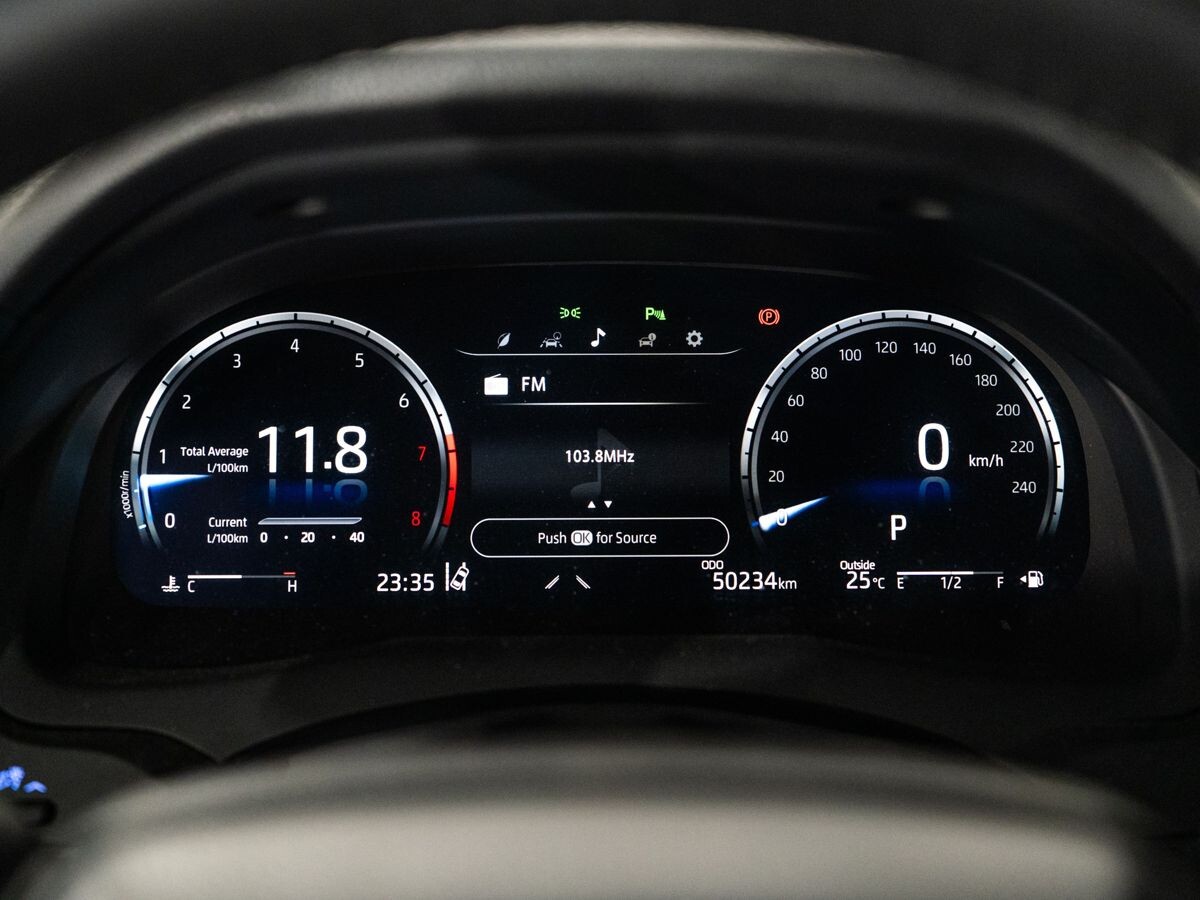 Toyota Camry 2021 - фото автомобиля