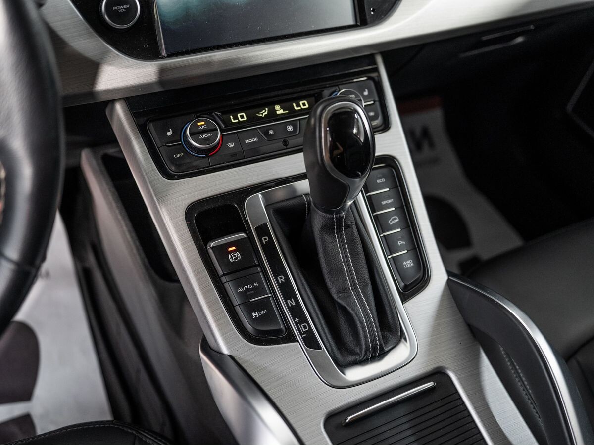 Geely Atlas 2019 - фото автомобиля