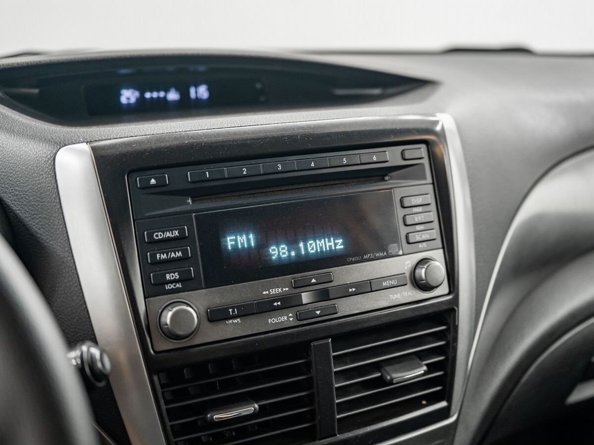 Subaru Forester 2011 - фото автомобиля