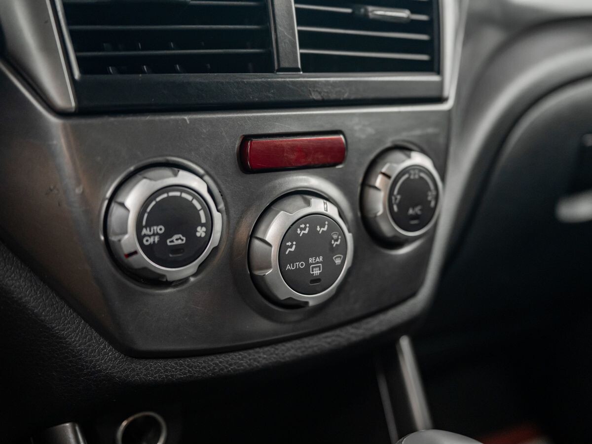 Subaru Forester 2011 - фото автомобиля