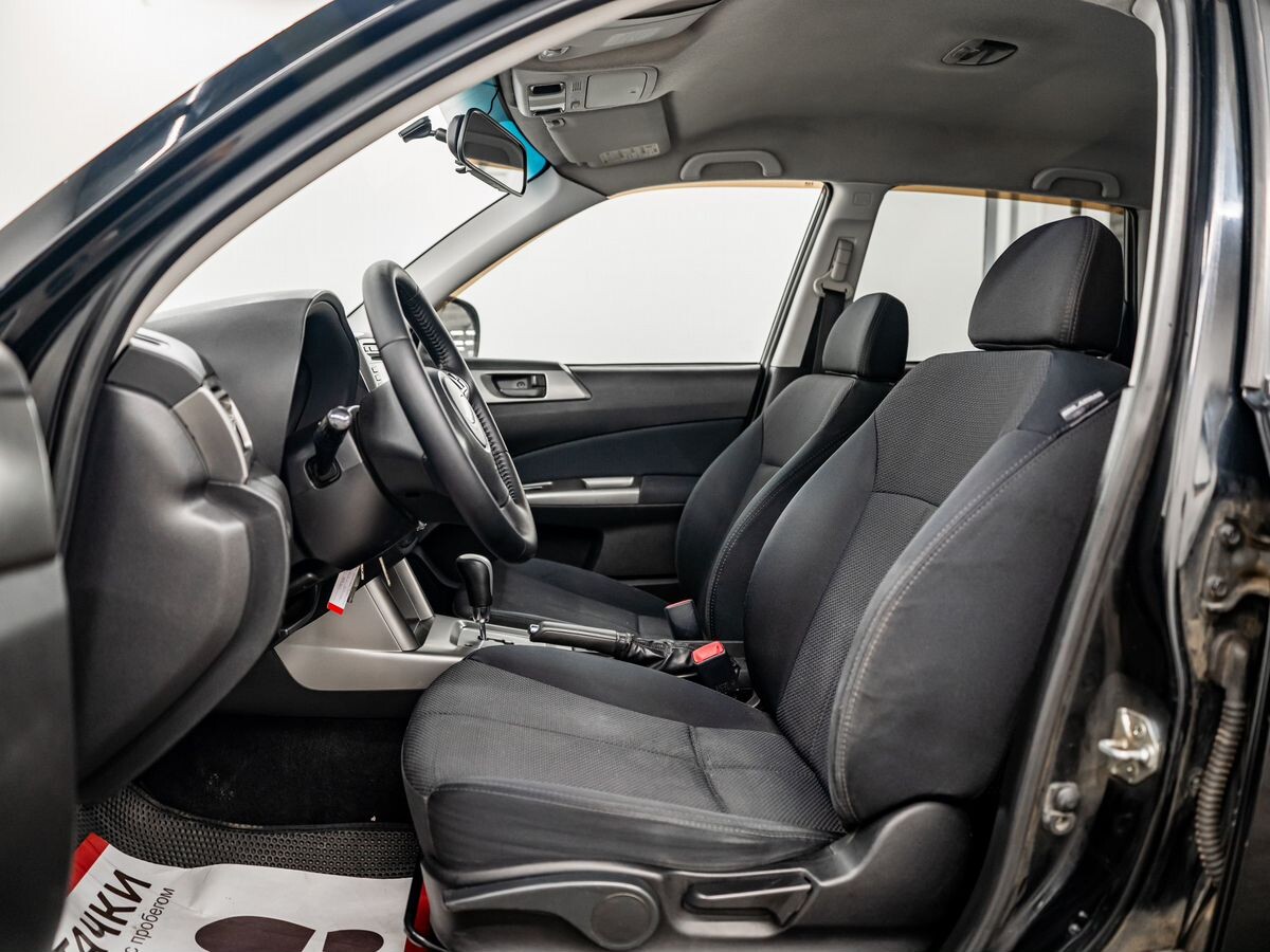 Subaru Forester 2011 - фото автомобиля