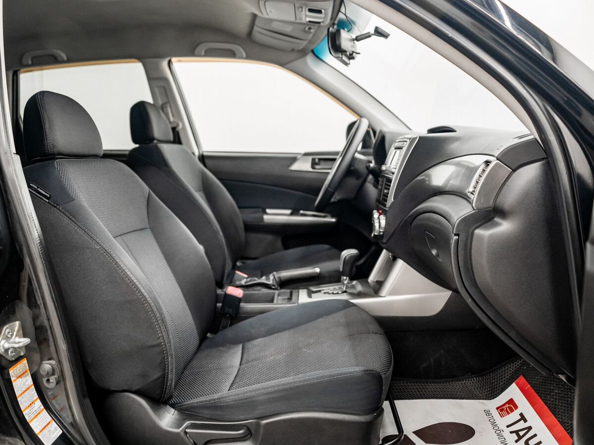 Subaru Forester 2011 - фото автомобиля