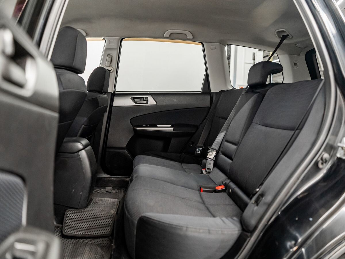 Subaru Forester 2011 - фото автомобиля
