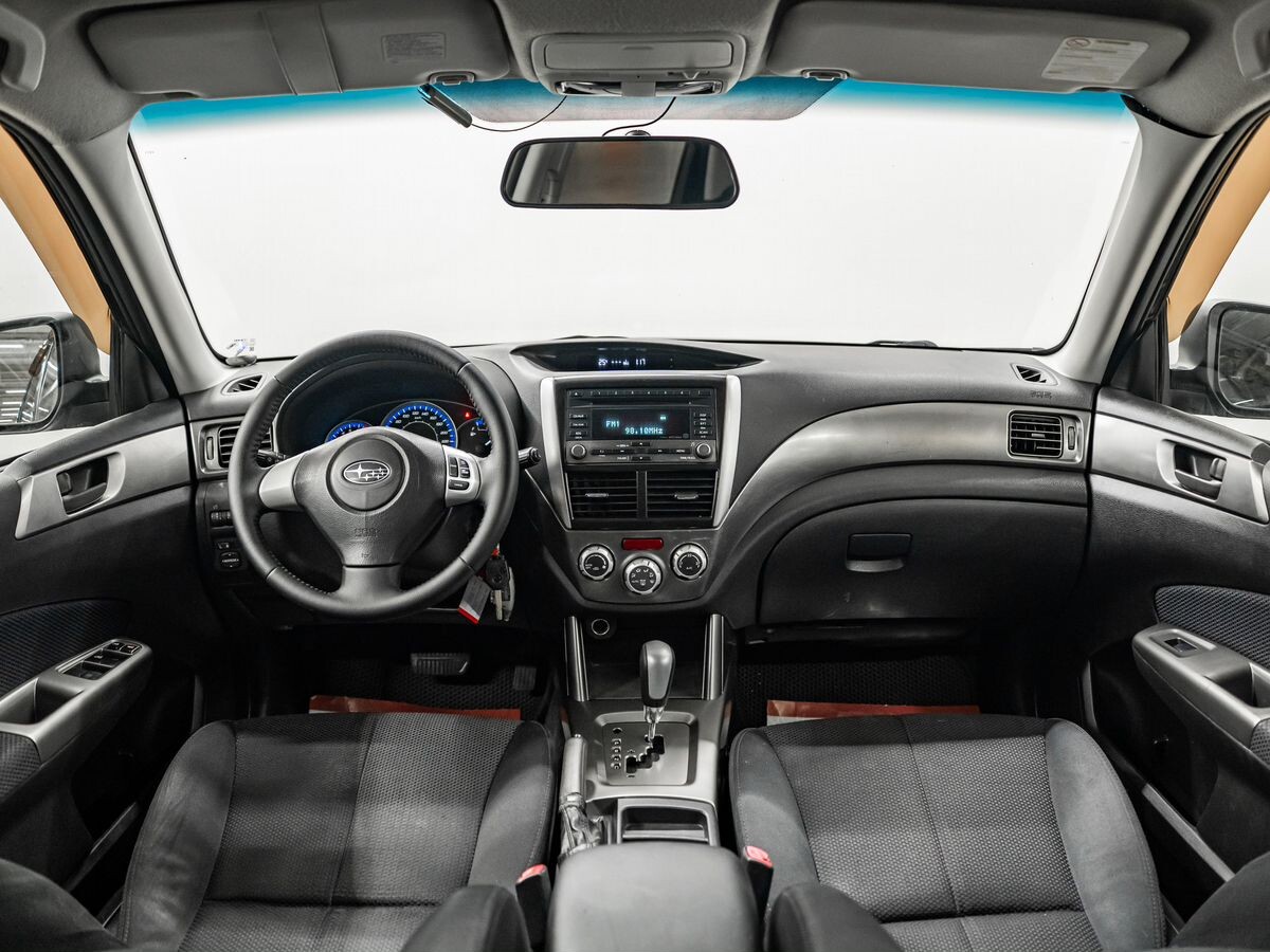 Subaru Forester 2011 - фото автомобиля