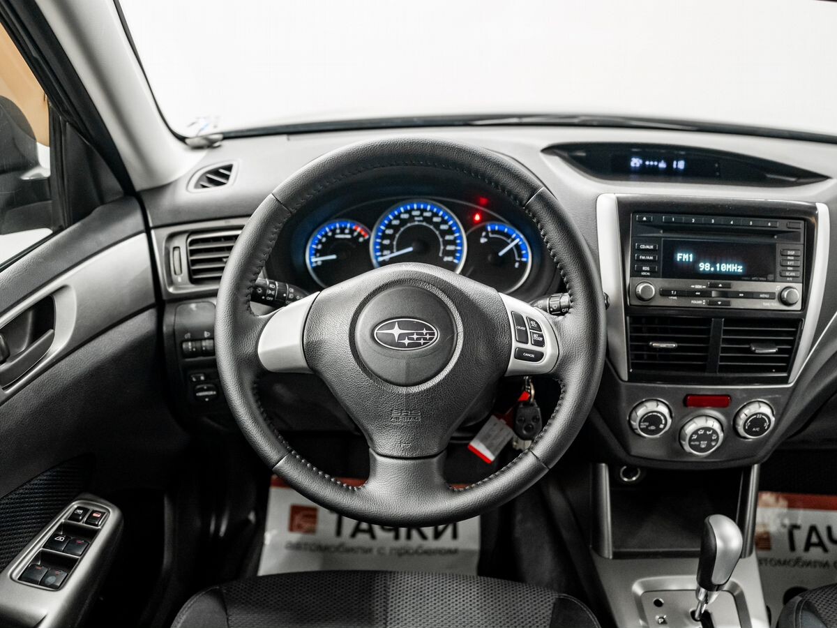 Subaru Forester 2011 - фото автомобиля