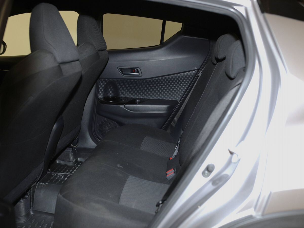 Toyota C-HR 2017 - фото автомобиля