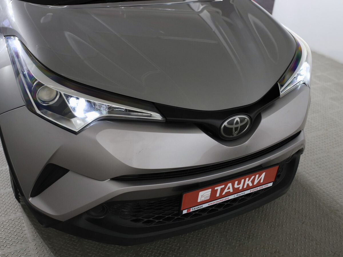 Toyota C-HR 2017 - фото автомобиля