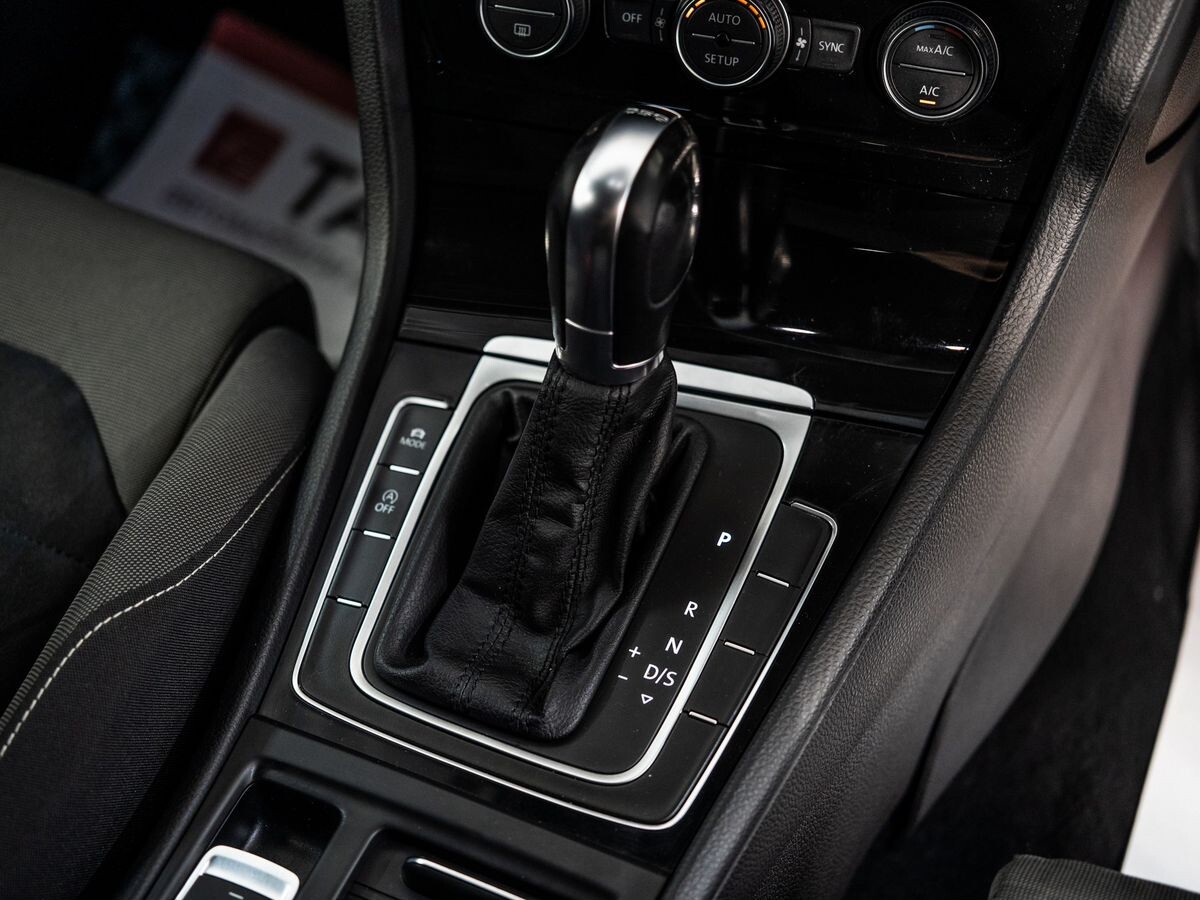 Volkswagen Golf 2013 - фото автомобиля