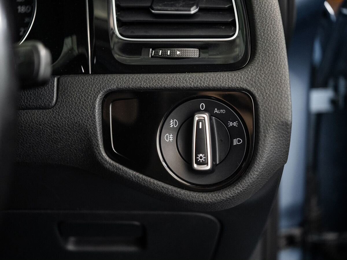 Volkswagen Golf 2013 - фото автомобиля