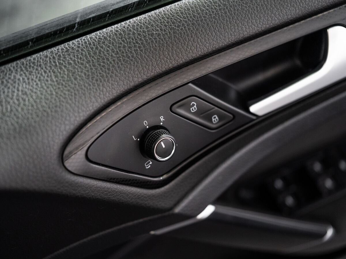 Volkswagen Golf 2013 - фото автомобиля
