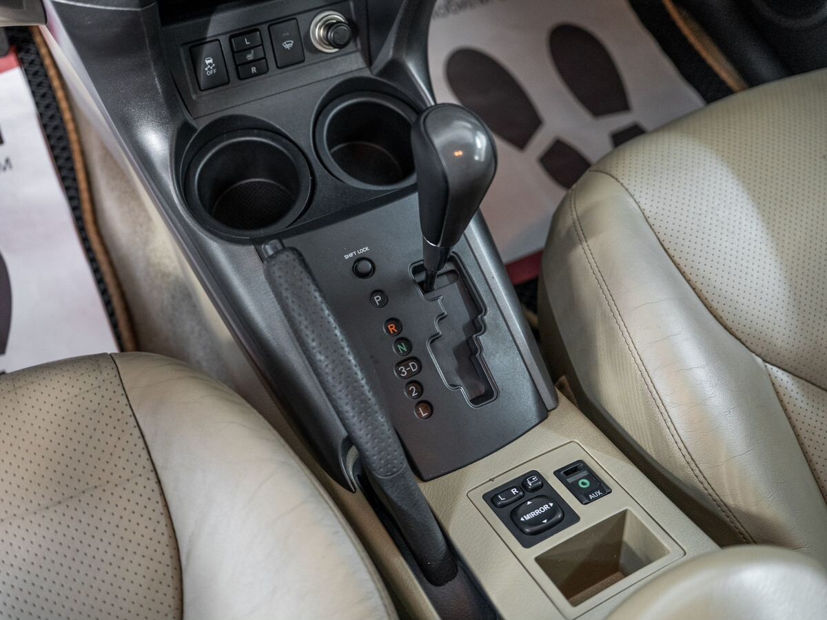 Toyota RAV4 2010 - фото автомобиля