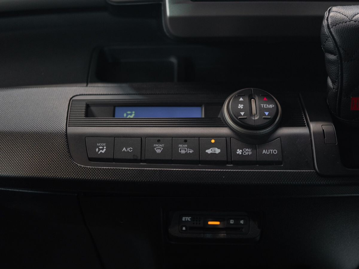 Honda Freed Spike 2014 - фото автомобиля