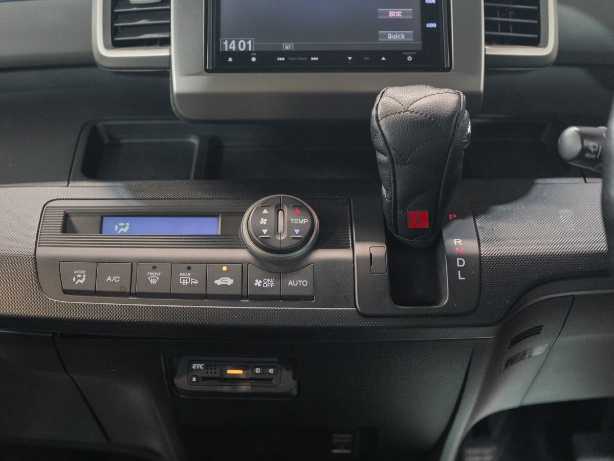 Honda Freed Spike 2014 - фото автомобиля