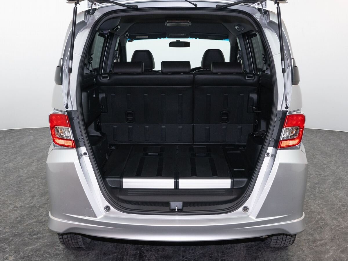 Honda Freed Spike 2014 - фото автомобиля