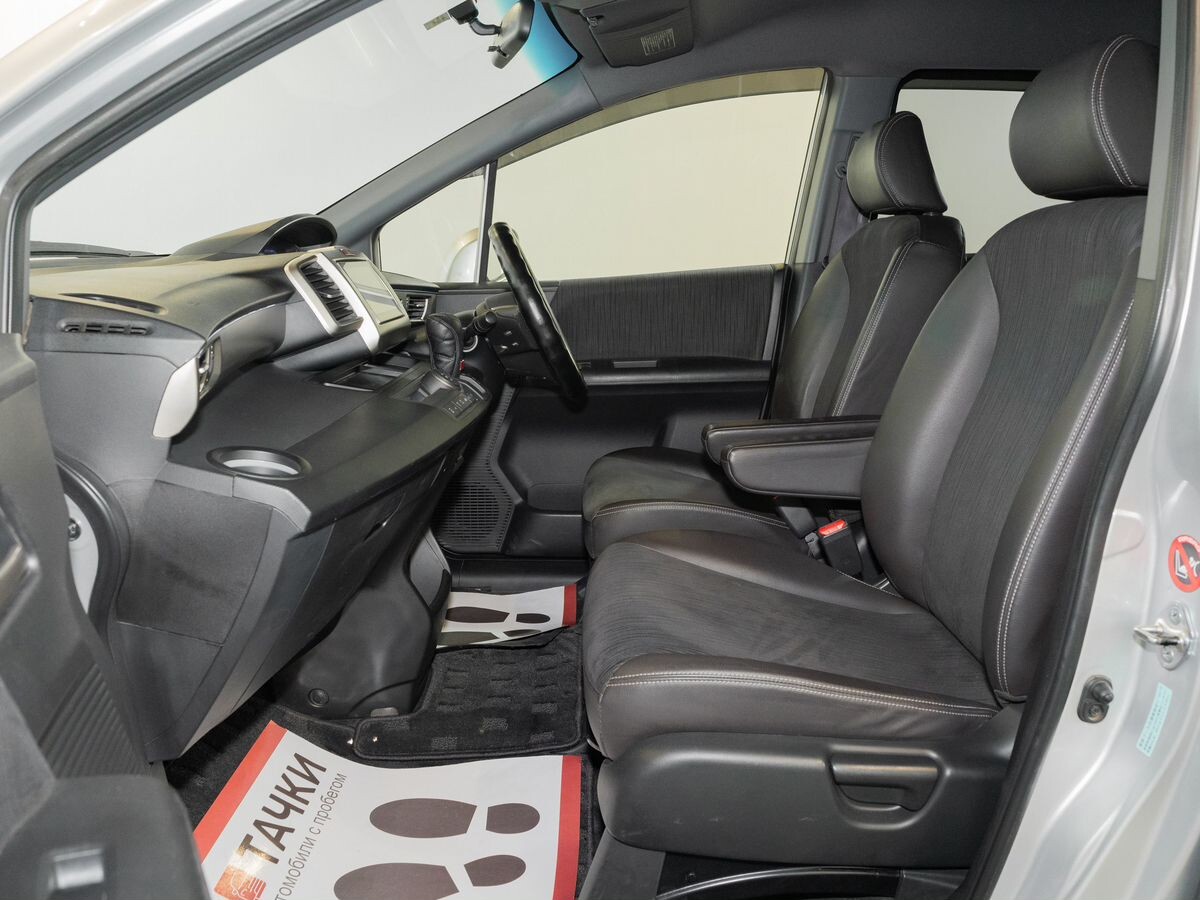 Honda Freed Spike 2014 - фото автомобиля