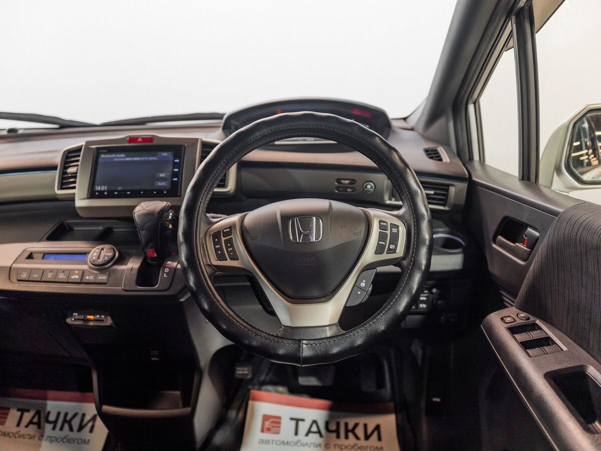 Honda Freed Spike 2014 - фото автомобиля