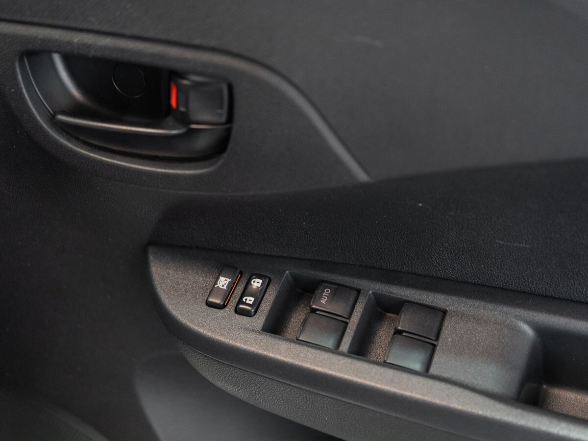 Toyota Ractis 2013 - фото автомобиля