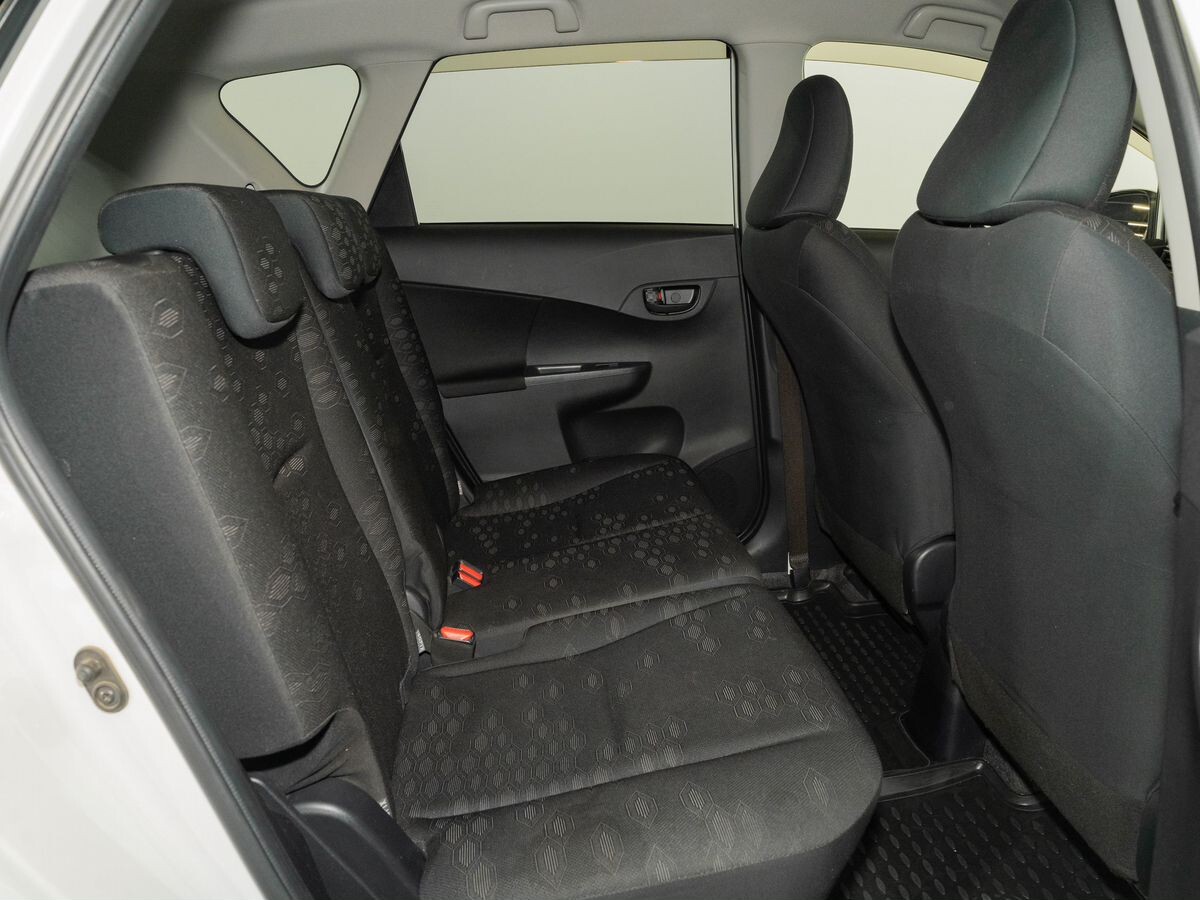 Toyota Ractis 2013 - фото автомобиля
