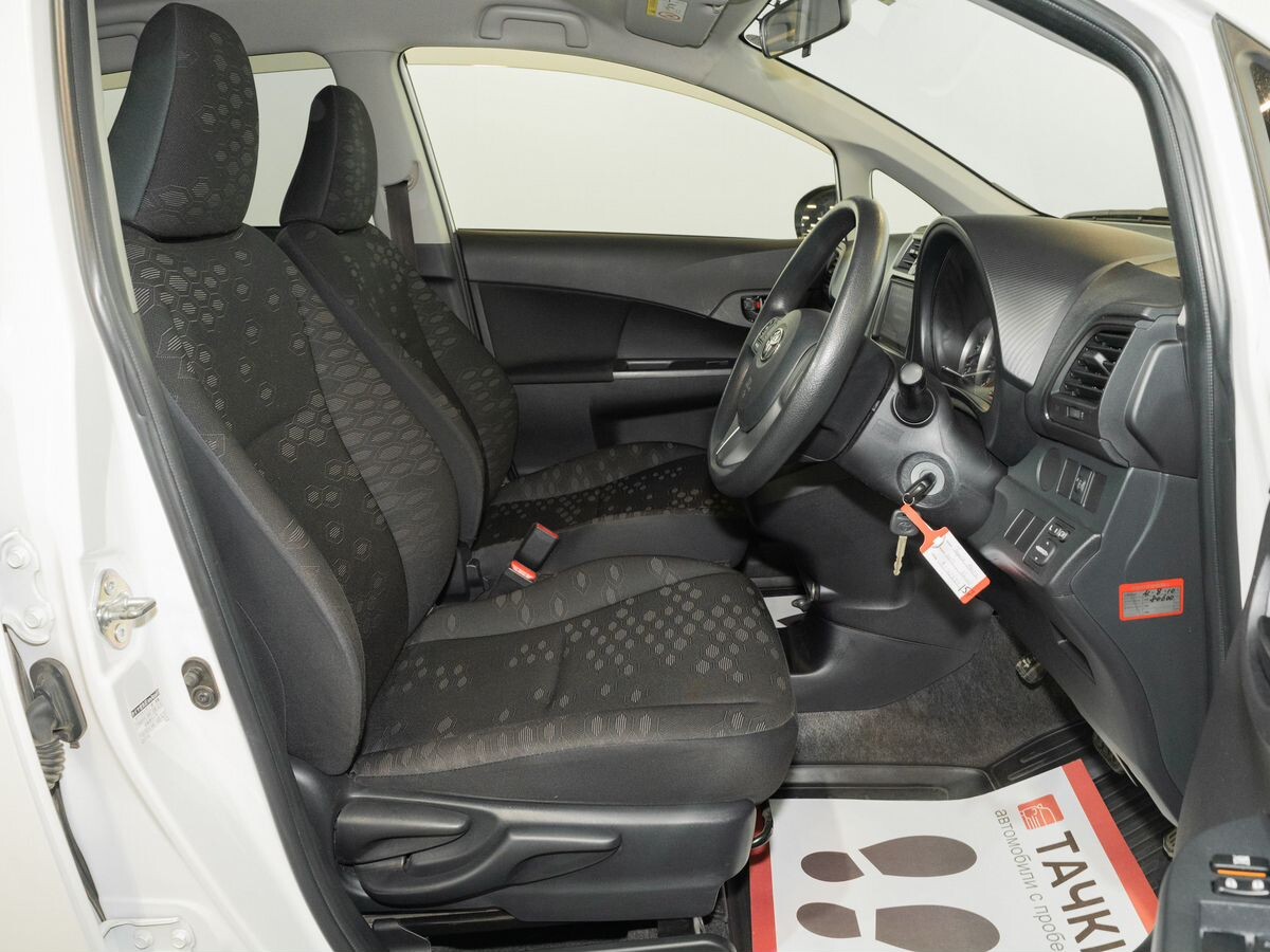 Toyota Ractis 2013 - фото автомобиля