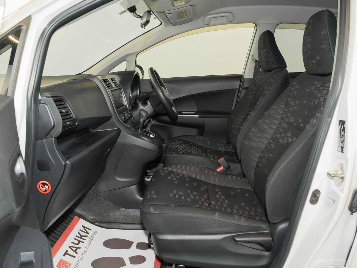 Toyota Ractis 2013 - фото автомобиля