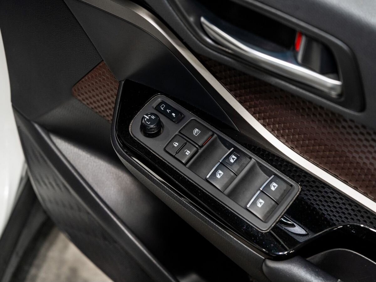 Toyota C-HR 2018 - фото автомобиля