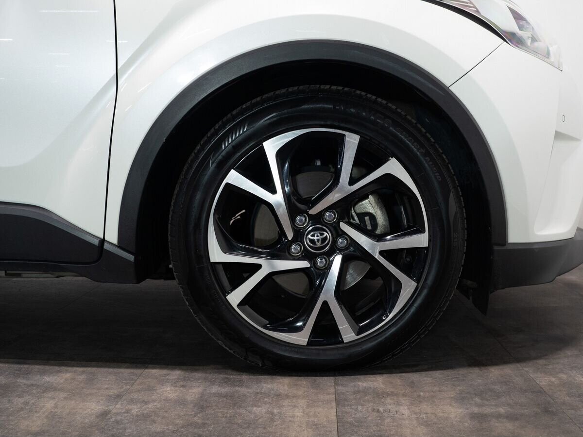 Toyota C-HR 2018 - фото автомобиля