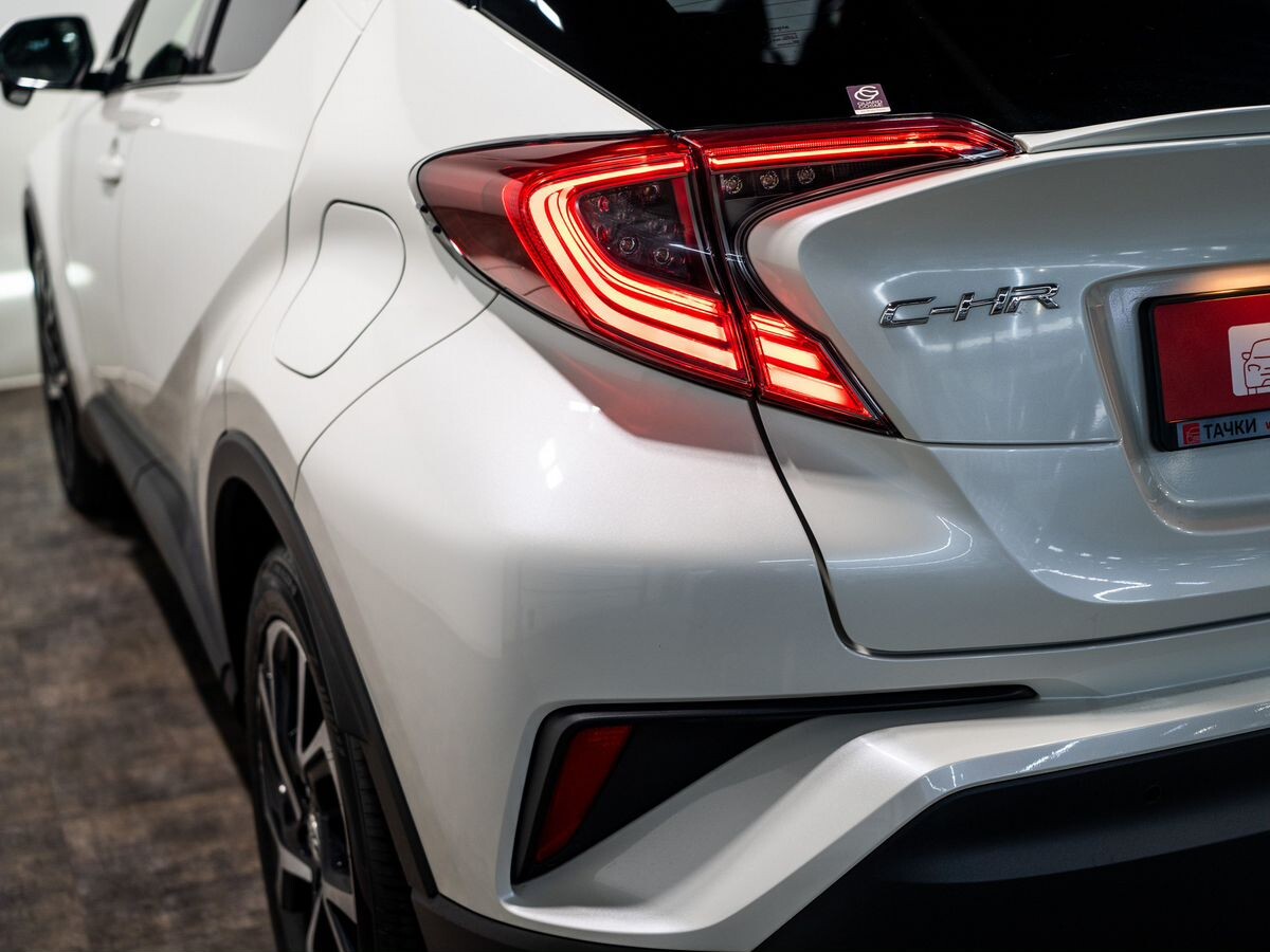 Toyota C-HR 2018 - фото автомобиля