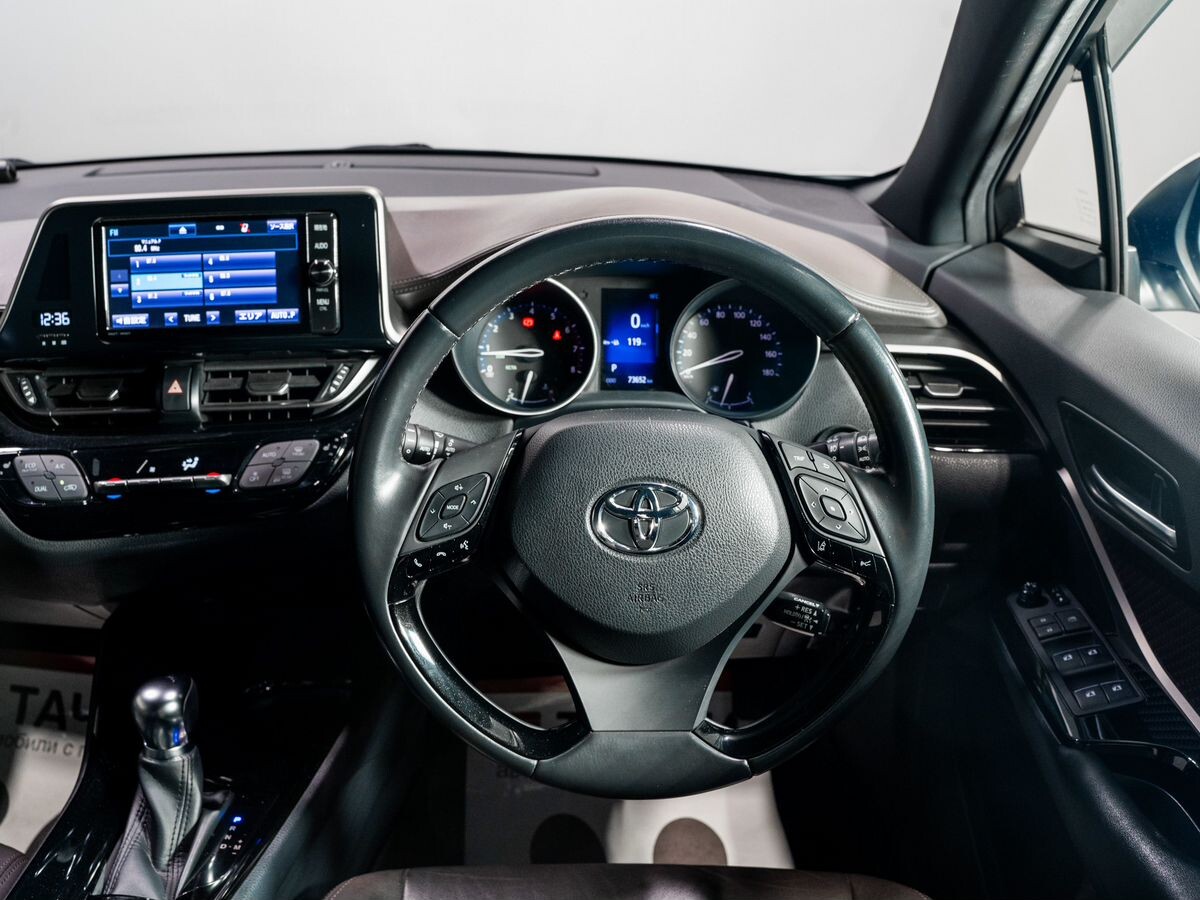 Toyota C-HR 2018 - фото автомобиля
