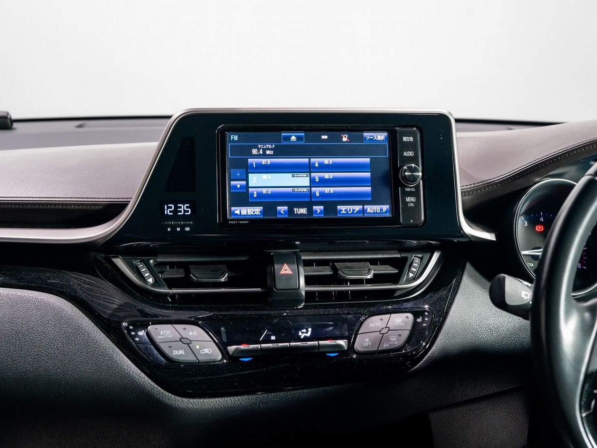 Toyota C-HR 2018 - фото автомобиля