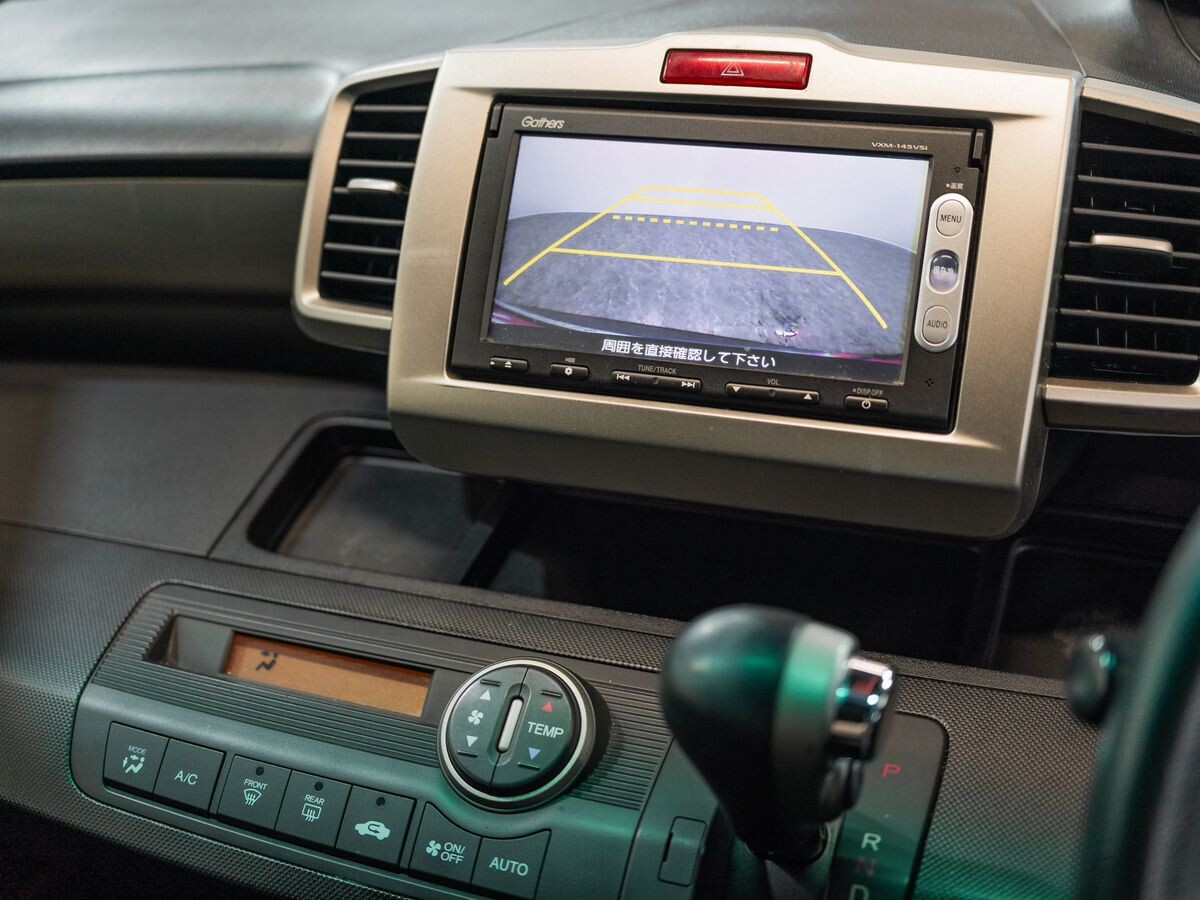 Honda Freed Spike 2014 - фото автомобиля