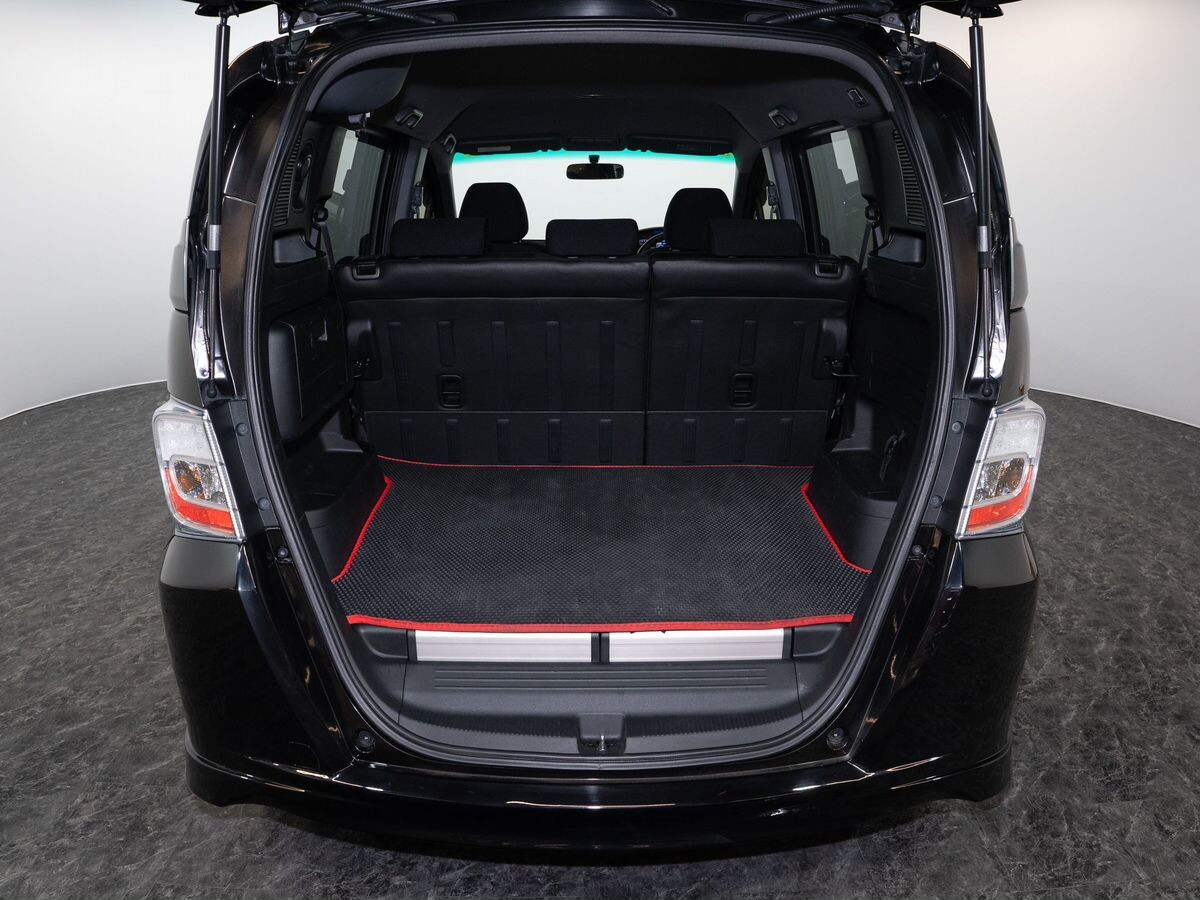 Honda Freed Spike 2014 - фото автомобиля
