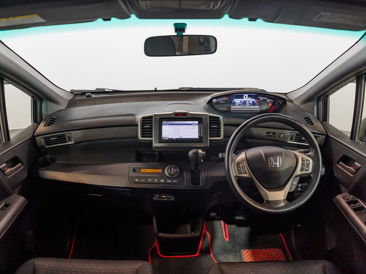 Honda Freed Spike 2014 - фото автомобиля